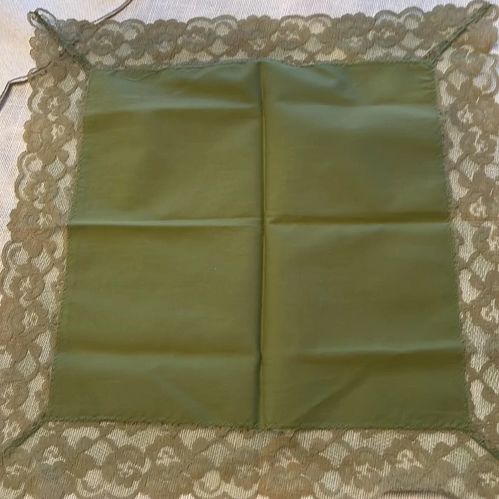 VTG Avocado Green Lace-Trimmed Napkins (x4)